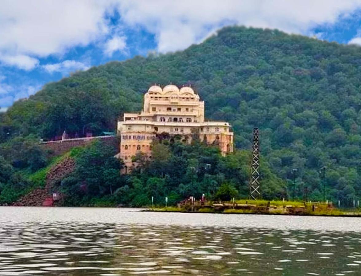 Alwar Vanyaevilas Buitenkant foto